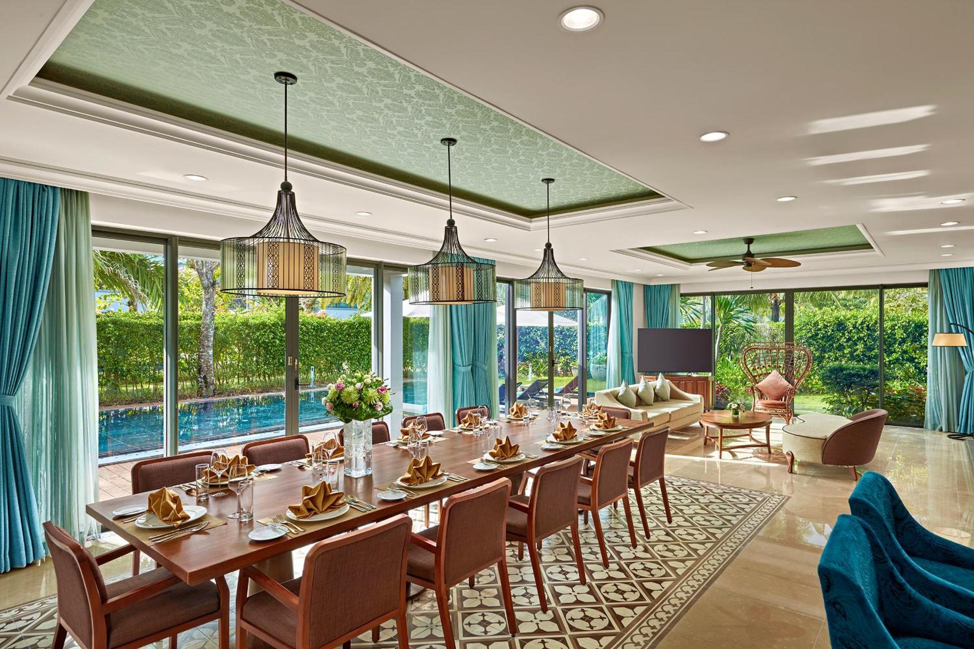 Five-Bedroom Presidential Villa Three King Beds Four Single Beds Balcony or Private Pool